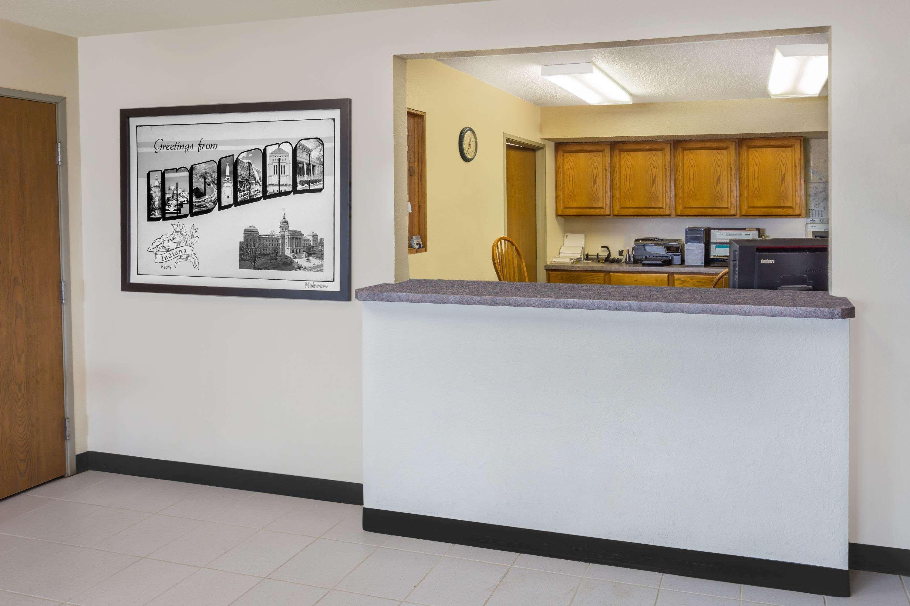 Super 8 By Wyndham Hebron Lowell Area Exterior photo